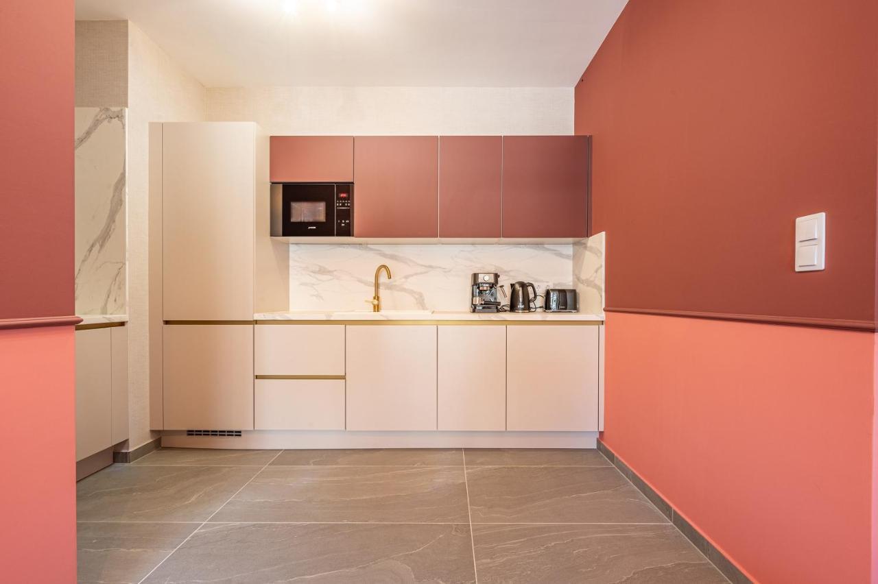 Luxury W Balcony Next To Andrassy Road Апартаменти