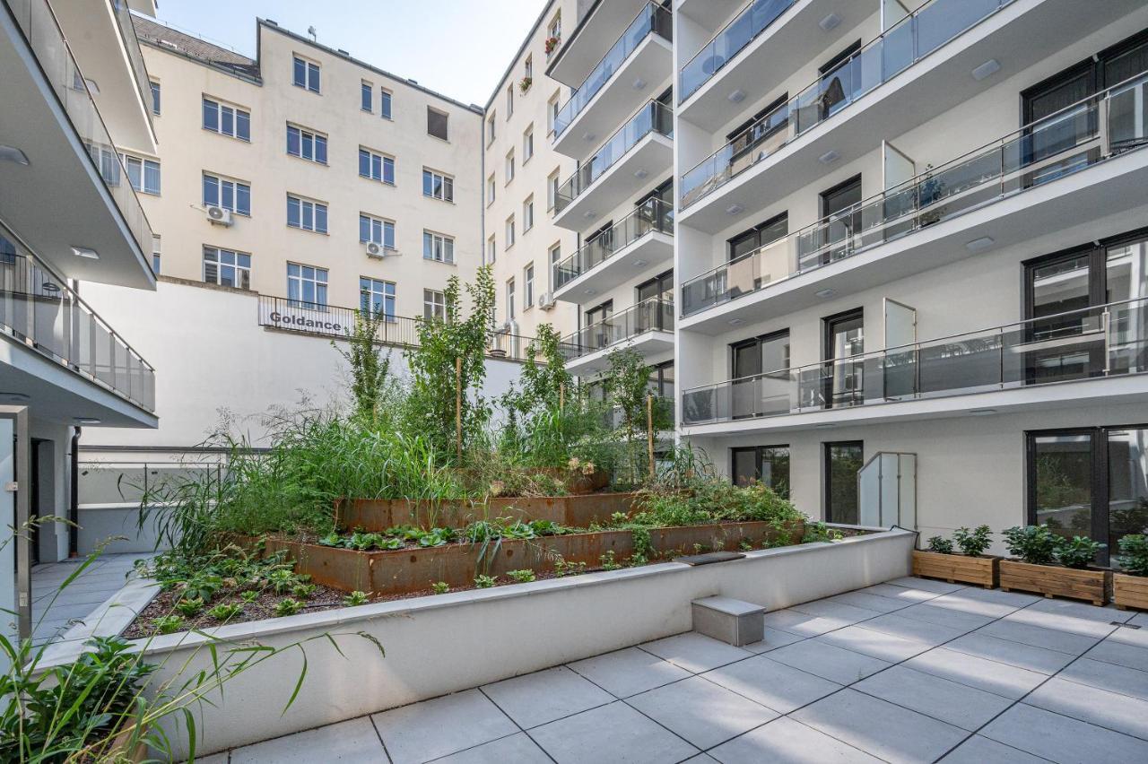 Апартаменти Luxury W Balcony Next To Andrassy Road