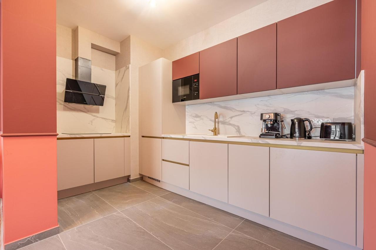 Апартаменти Luxury W Balcony Next To Andrassy Road